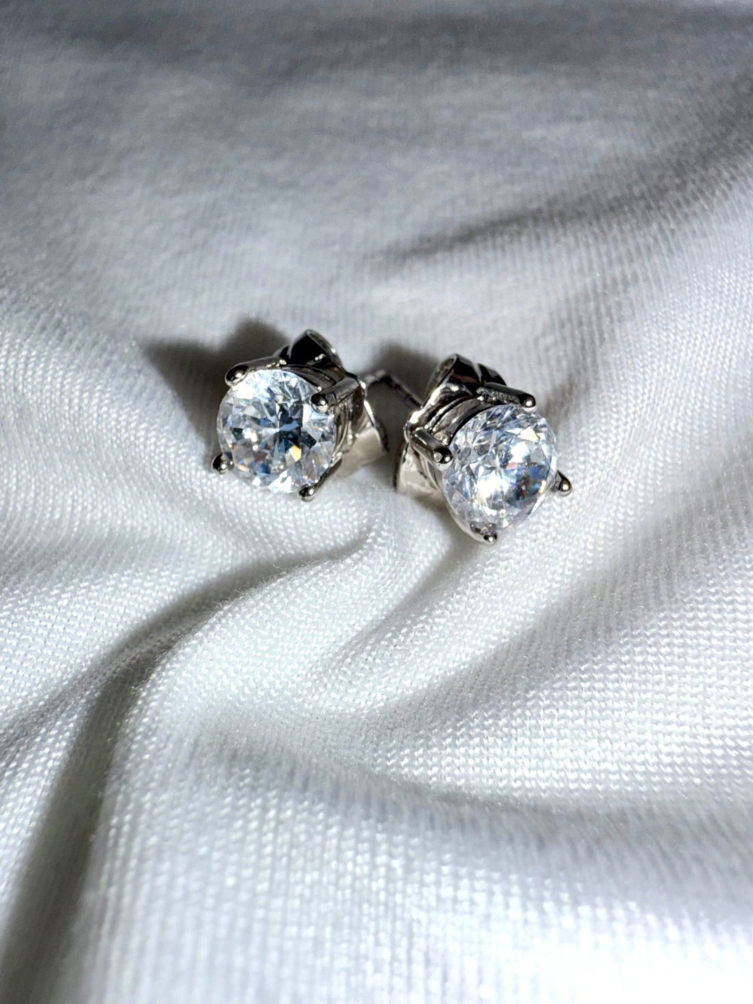 ORECCHINI PUNTO LUCE SLIM - 𝑵𝑼𝑨𝑹 𝑯𝑶𝑴𝑴𝑬